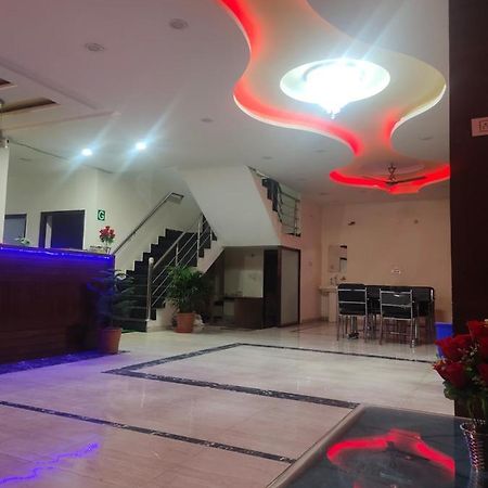 Hotel Kb Square Near Chandigarh Railway Station المظهر الخارجي الصورة