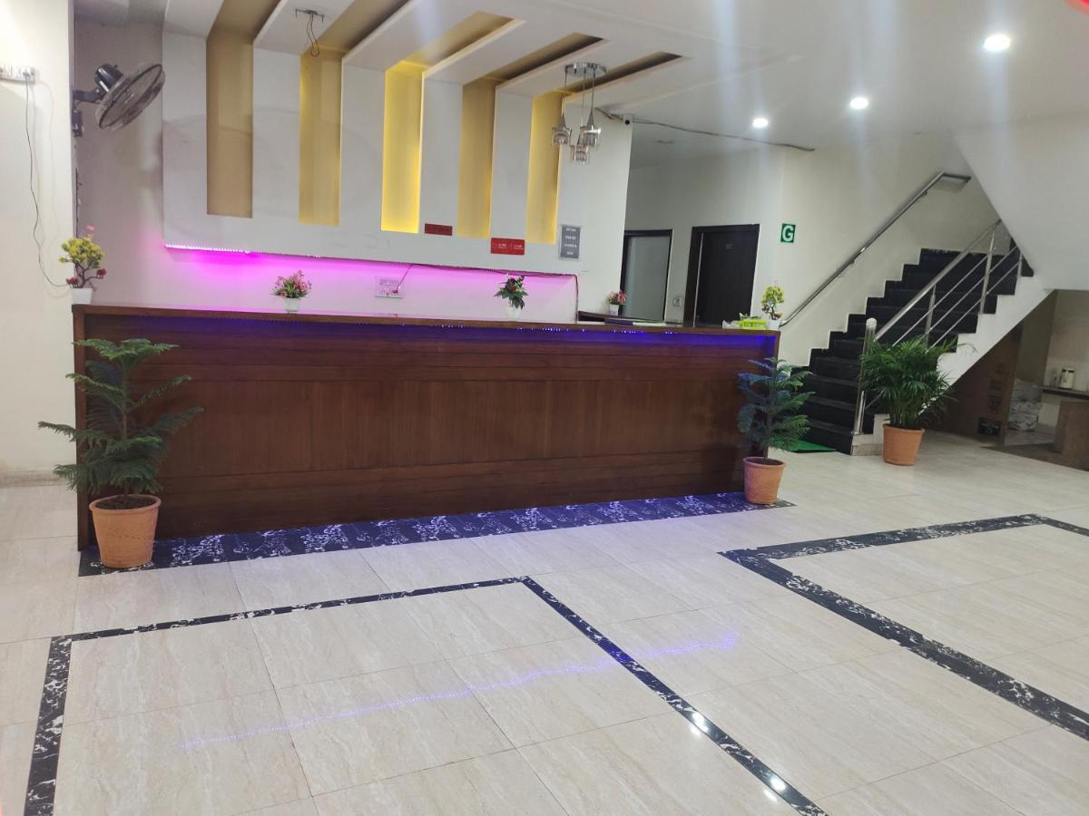 Hotel Kb Square Near Chandigarh Railway Station المظهر الخارجي الصورة