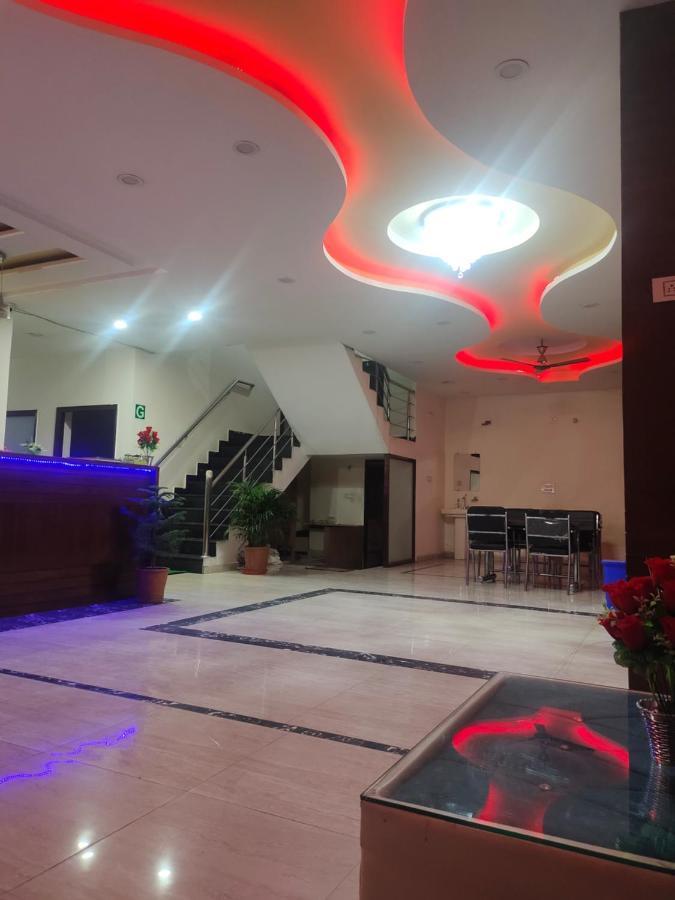 Hotel Kb Square Near Chandigarh Railway Station المظهر الخارجي الصورة