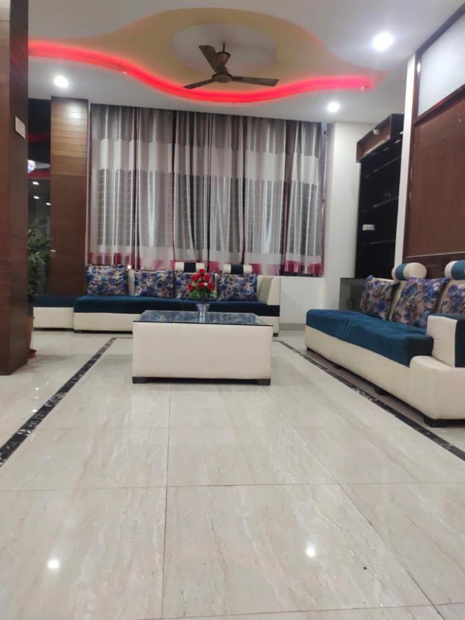 Hotel Kb Square Near Chandigarh Railway Station المظهر الخارجي الصورة