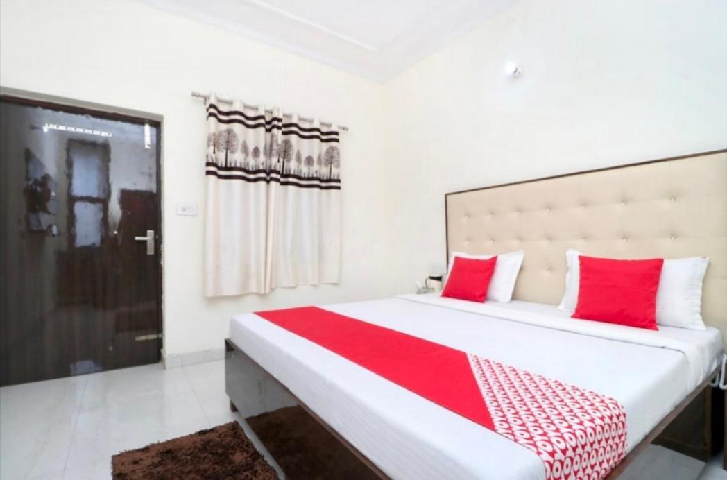Hotel Kb Square Near Chandigarh Railway Station الغرفة الصورة