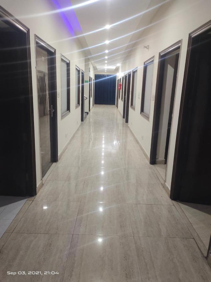 Hotel Kb Square Near Chandigarh Railway Station المظهر الخارجي الصورة