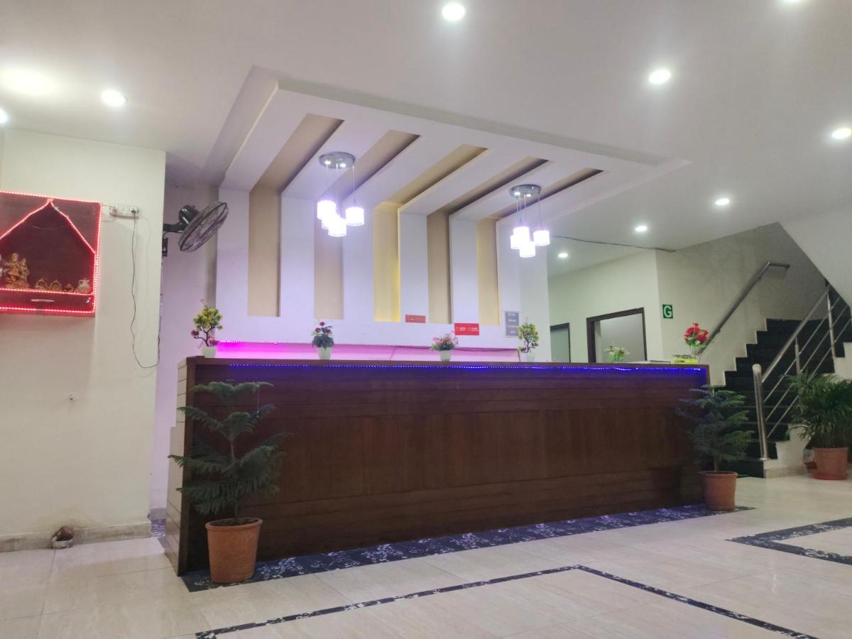 Hotel Kb Square Near Chandigarh Railway Station المظهر الخارجي الصورة