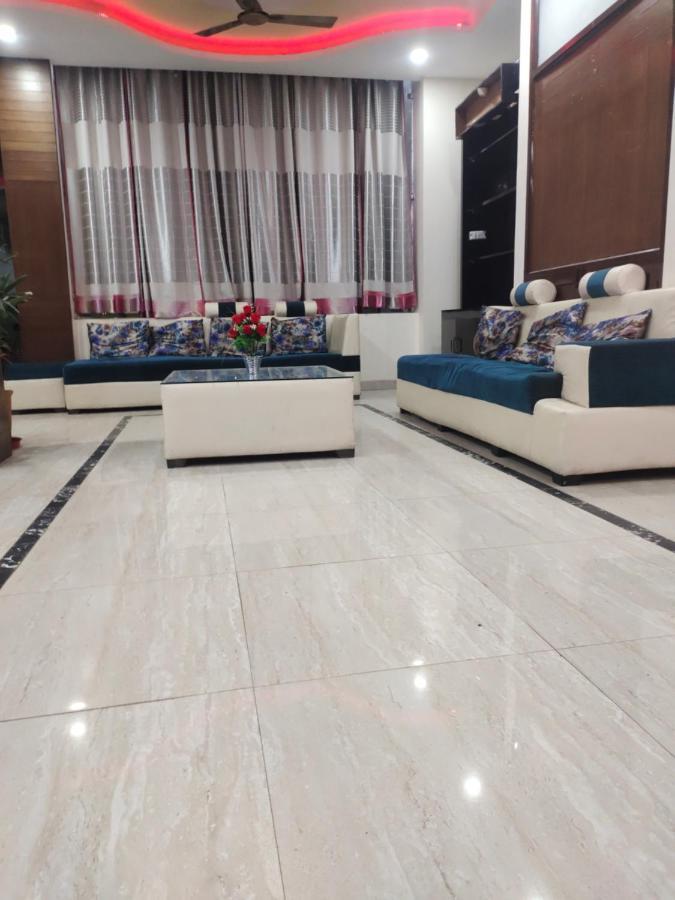 Hotel Kb Square Near Chandigarh Railway Station المظهر الخارجي الصورة