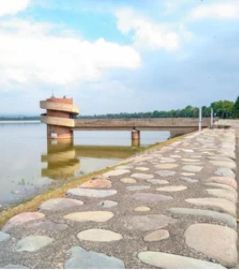 Hotel Kb Square Near Chandigarh Railway Station المظهر الخارجي الصورة