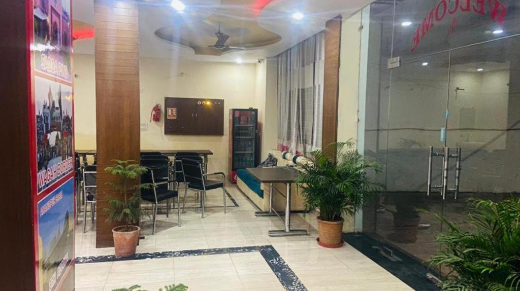 Hotel Kb Square Near Chandigarh Railway Station الغرفة الصورة