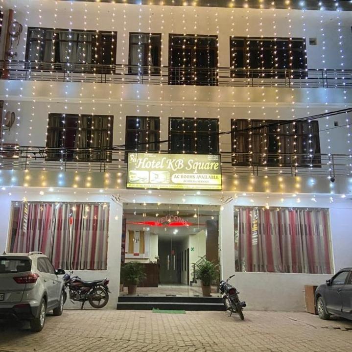 Hotel Kb Square Near Chandigarh Railway Station الغرفة الصورة