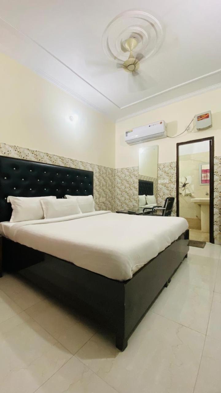 Hotel Kb Square Near Chandigarh Railway Station المظهر الخارجي الصورة
