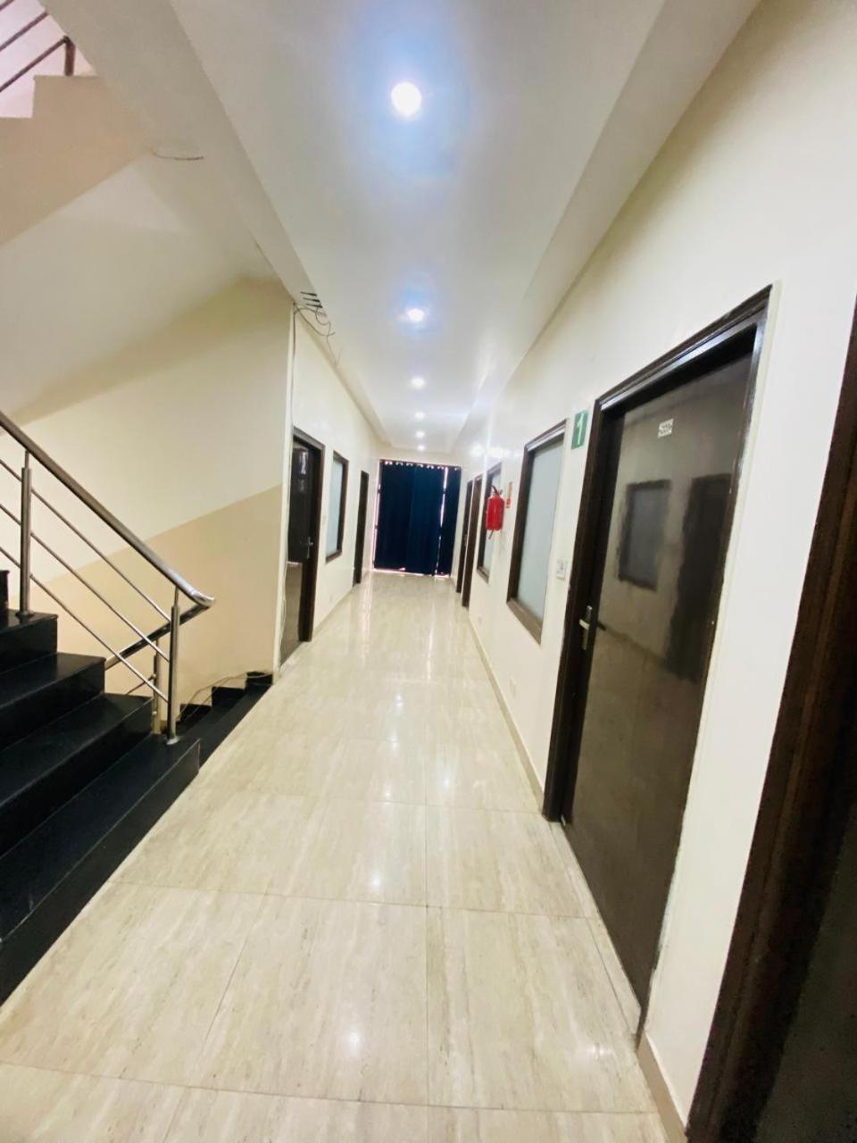 Hotel Kb Square Near Chandigarh Railway Station المظهر الخارجي الصورة