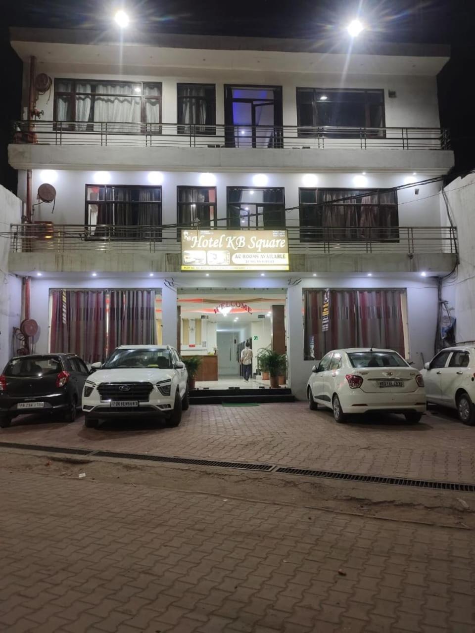 Hotel Kb Square Near Chandigarh Railway Station المظهر الخارجي الصورة