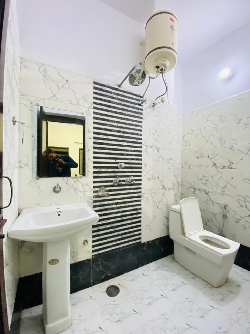 Hotel Kb Square Near Chandigarh Railway Station المظهر الخارجي الصورة