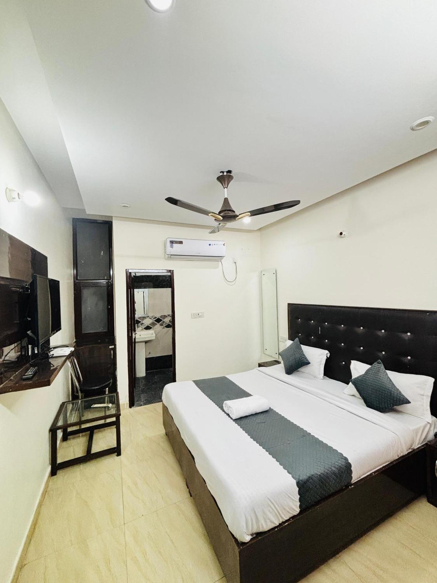 Hotel Kb Square Near Chandigarh Railway Station المظهر الخارجي الصورة